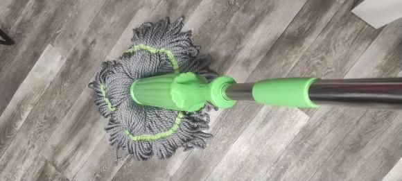 Self-twisting Water Mop